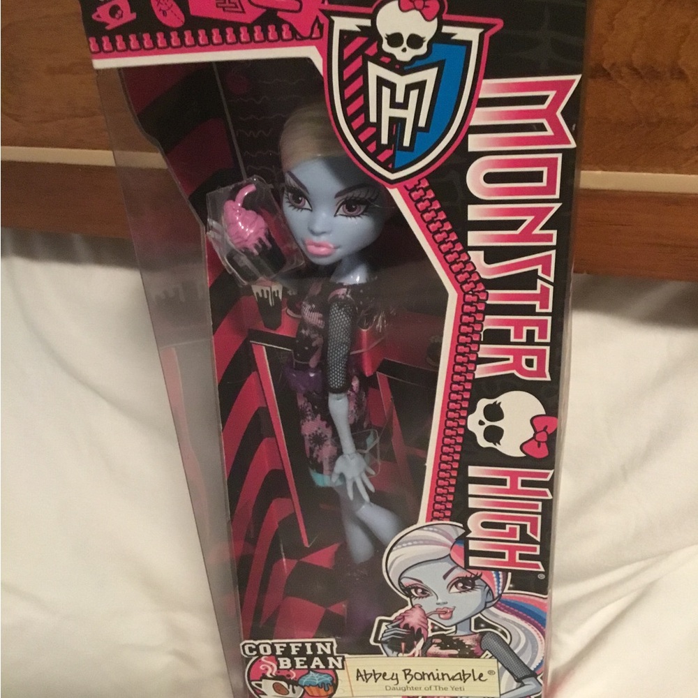 Monster High Coffin Bean Abbey Bominable Doll